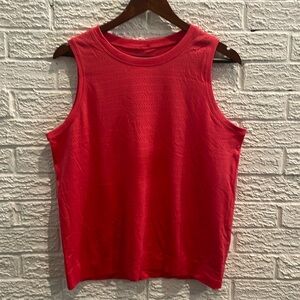 Lululemon tank.